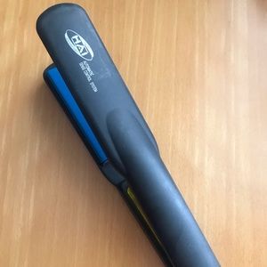 HAI 1.25" Hair straightener
